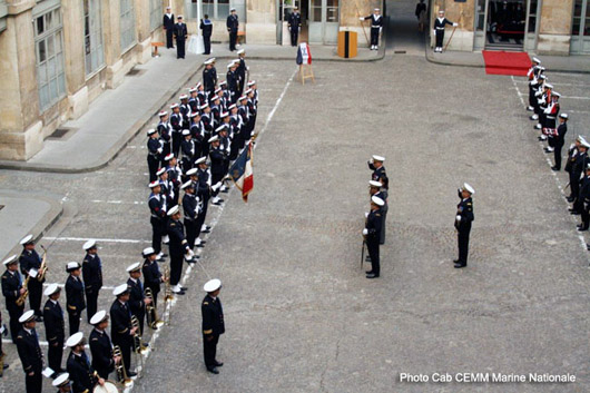 Le 12 octobre 2015, à 18h17, le Chef d'état-major de la Marine, l'Amiral Bernard ROGEL procédait à la dernière cérémonie des couleurs à l'Hôtel de la Marine
