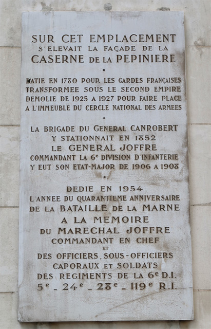 plaque commémorative au 8 place Saint-Augustin