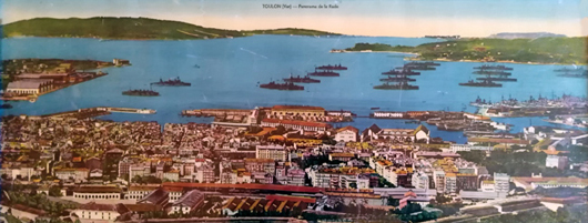 L'histoire de Toulon est intimement liée à son rôle militaire et naval (arsenal et port)