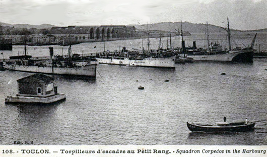 Toulon devient le principal port de guerre du Levant, le pendant de Rochefort qui contrôle l'océan Atlantique