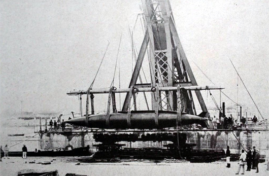 Construit à Toulon en 1888, le Gymnote est le premier sous-marin torpilleur à moteur électrique français