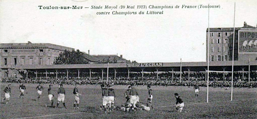 Le stade Mayol est ouvert en 1920. Félix Mayol était un chanteur toulonnais (1872-1941).