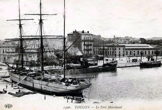 Les premiers travaux du port marchand ont lieu en 1839.